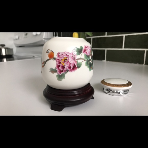 Fine ceramic Trinket jar, loose tea holder, made in Taiwan - Picture 1 of 7